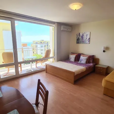 Lavender Crown Club Apartment *